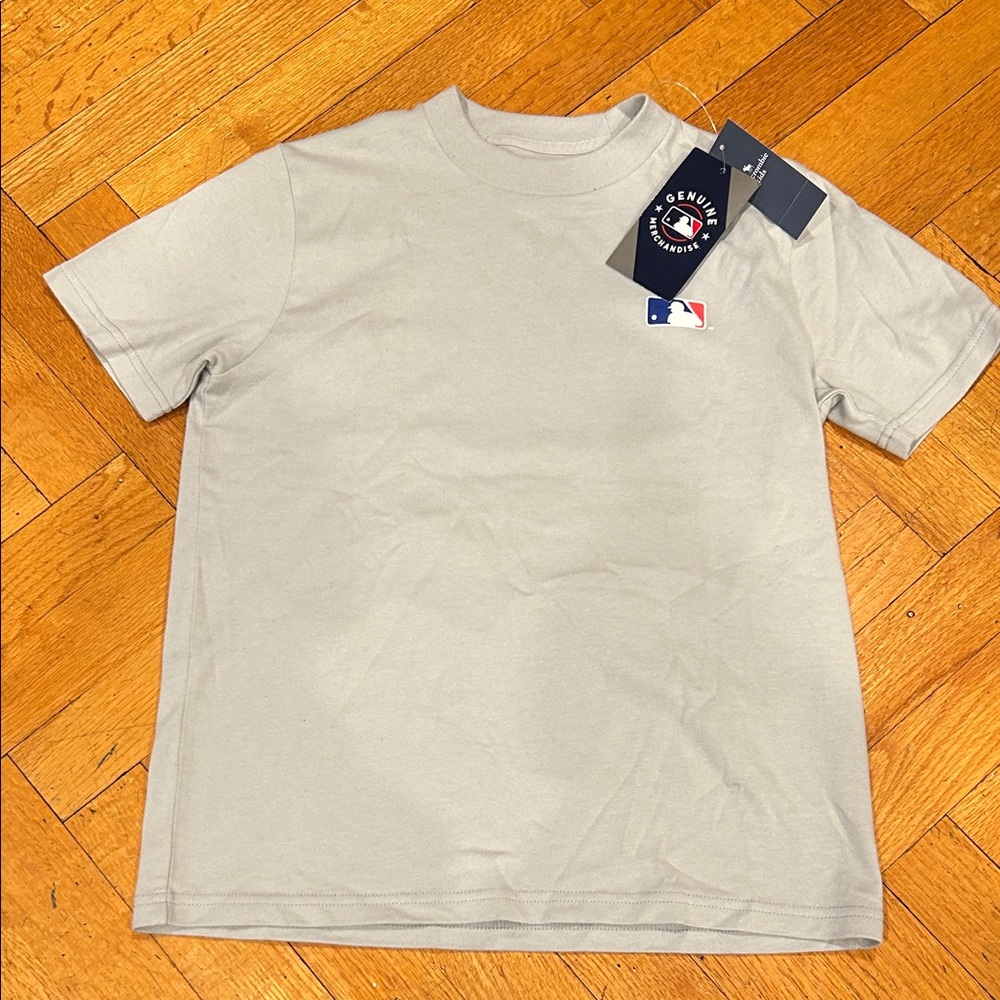 NWT Genuine Merchandise MLB Tee